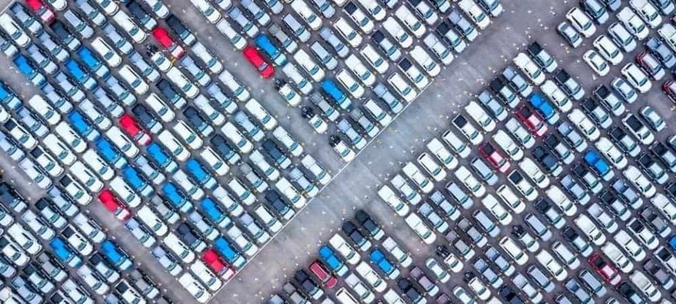 [shutterstock.com : 712118752, Avigator Fortuner]